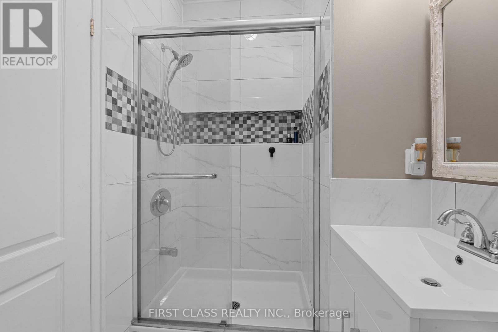 15 Belinda Drive, Brampton (Fletcher's Meadow), Ontario  L7A 2W7 - Photo 21 - W12472916