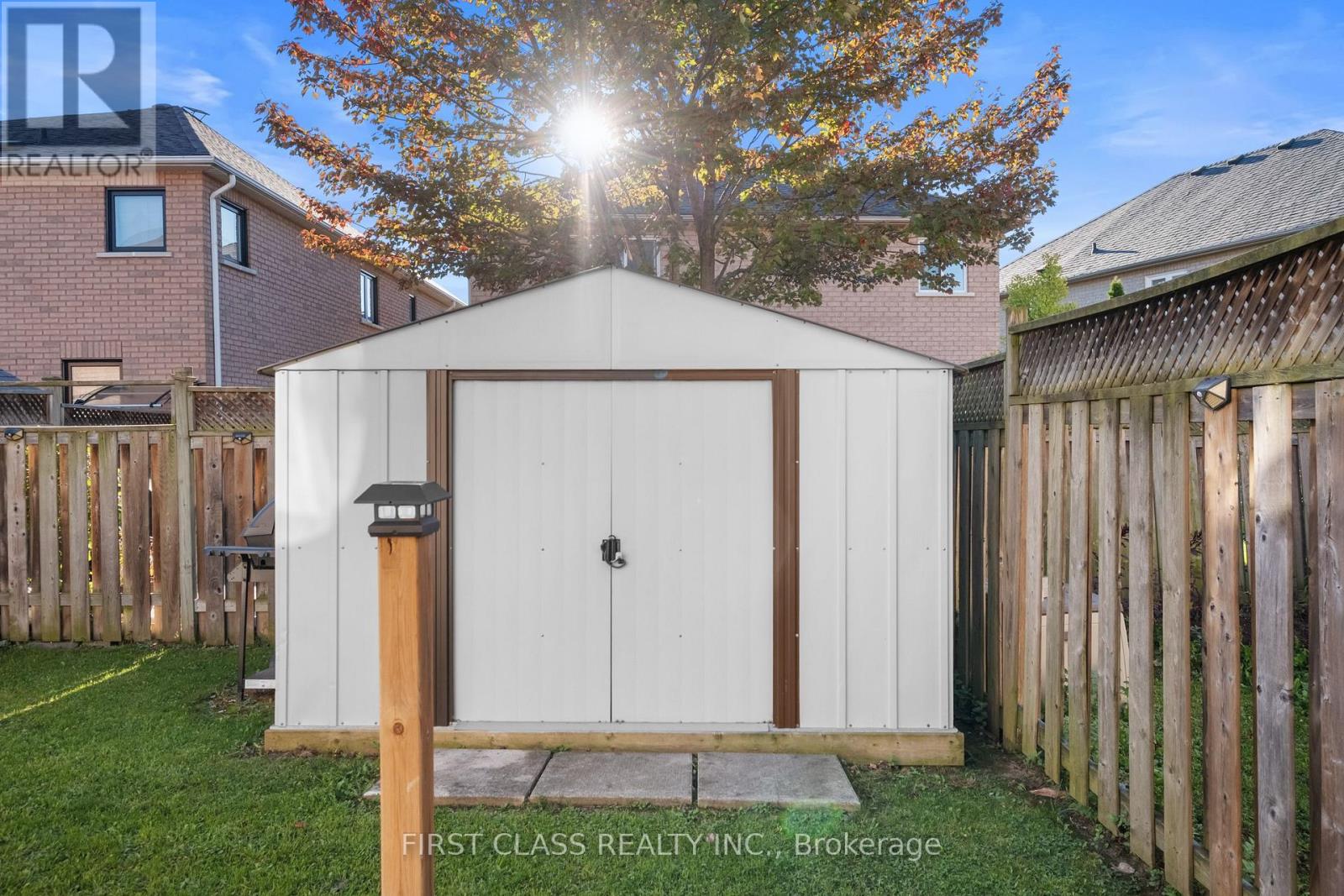 15 Belinda Drive, Brampton (Fletcher's Meadow), Ontario  L7A 2W7 - Photo 30 - W12472916