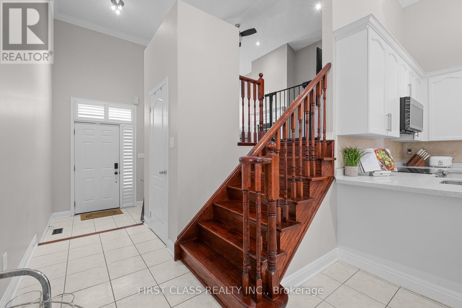 15 Belinda Drive, Brampton (Fletcher's Meadow), Ontario  L7A 2W7 - Photo 4 - W12472916