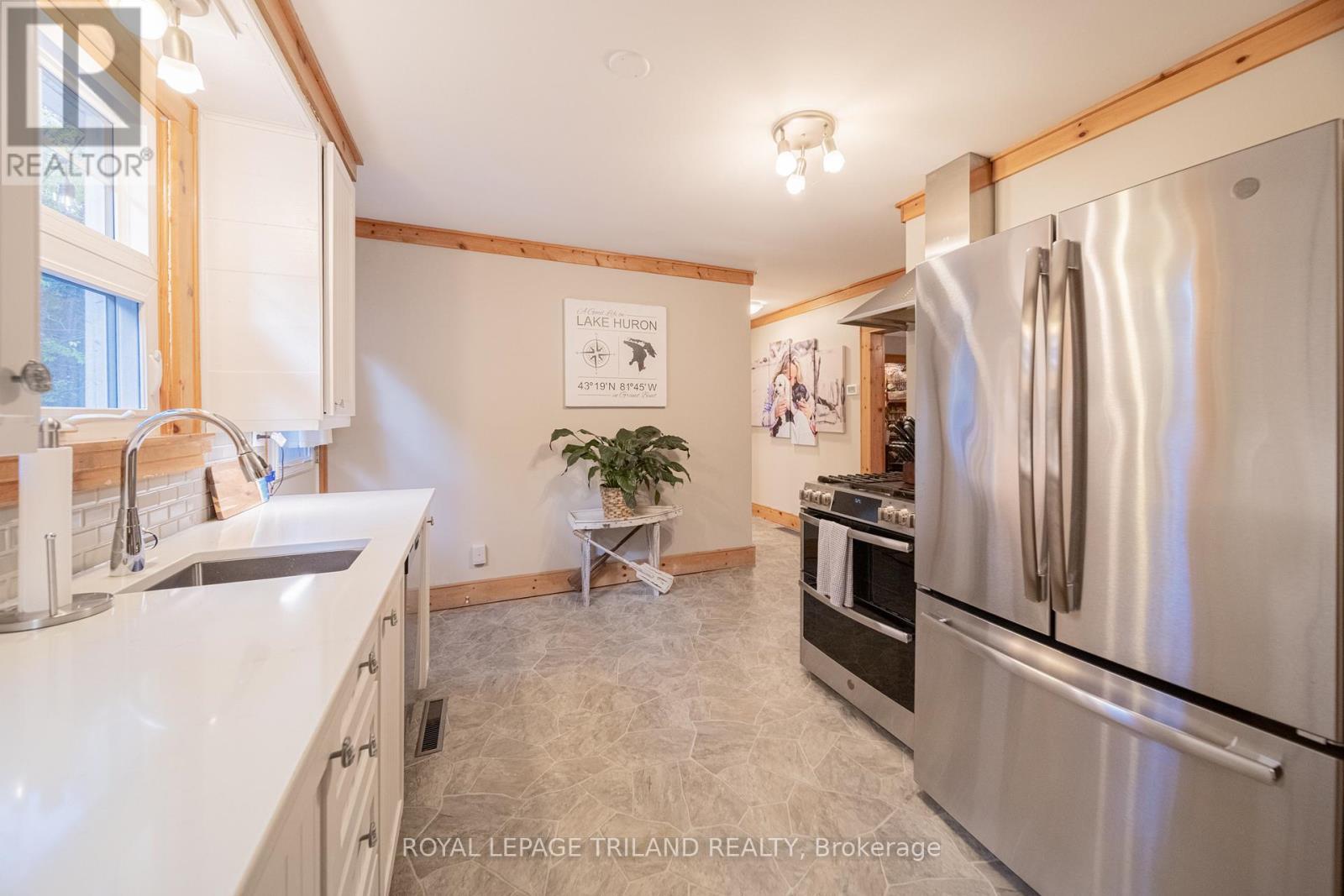 285 Ontario Street S, Lambton Shores, Ontario  N0M 1T0 - Photo 23 - X12472937