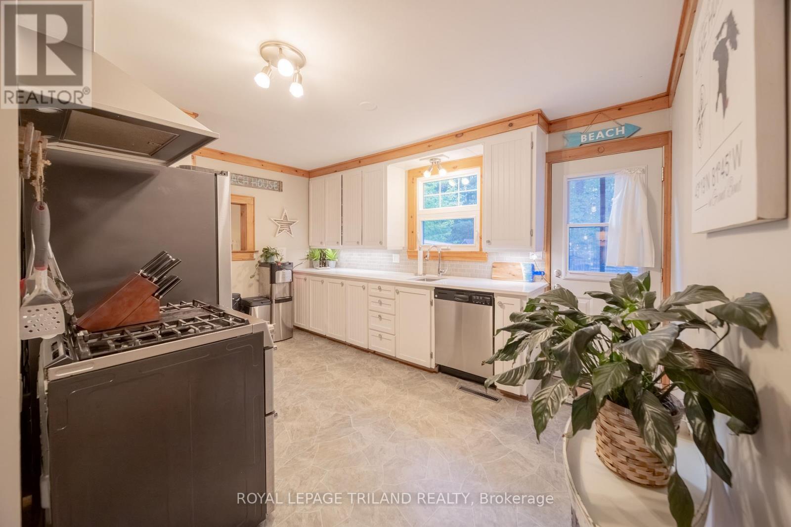 285 Ontario Street S, Lambton Shores, Ontario  N0M 1T0 - Photo 24 - X12472937