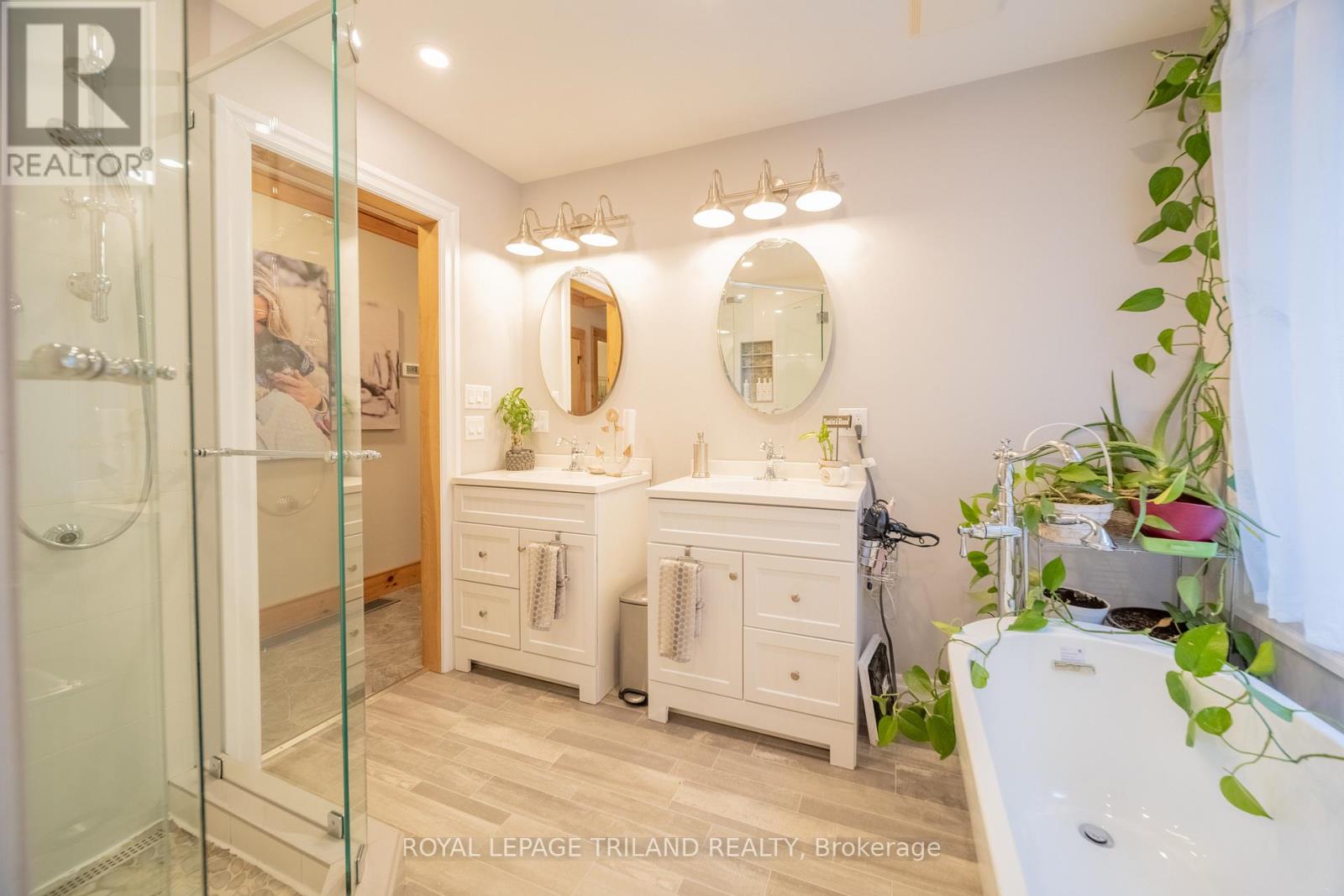 285 Ontario Street S, Lambton Shores, Ontario  N0M 1T0 - Photo 32 - X12472937