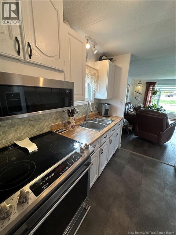 610 College, Bathurst, New Brunswick  E2A 2T6 - Photo 12 - NB128773