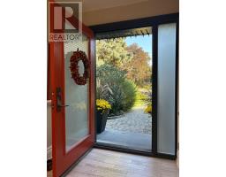8 HILLAVON DRIVE, Toronto, Ontario