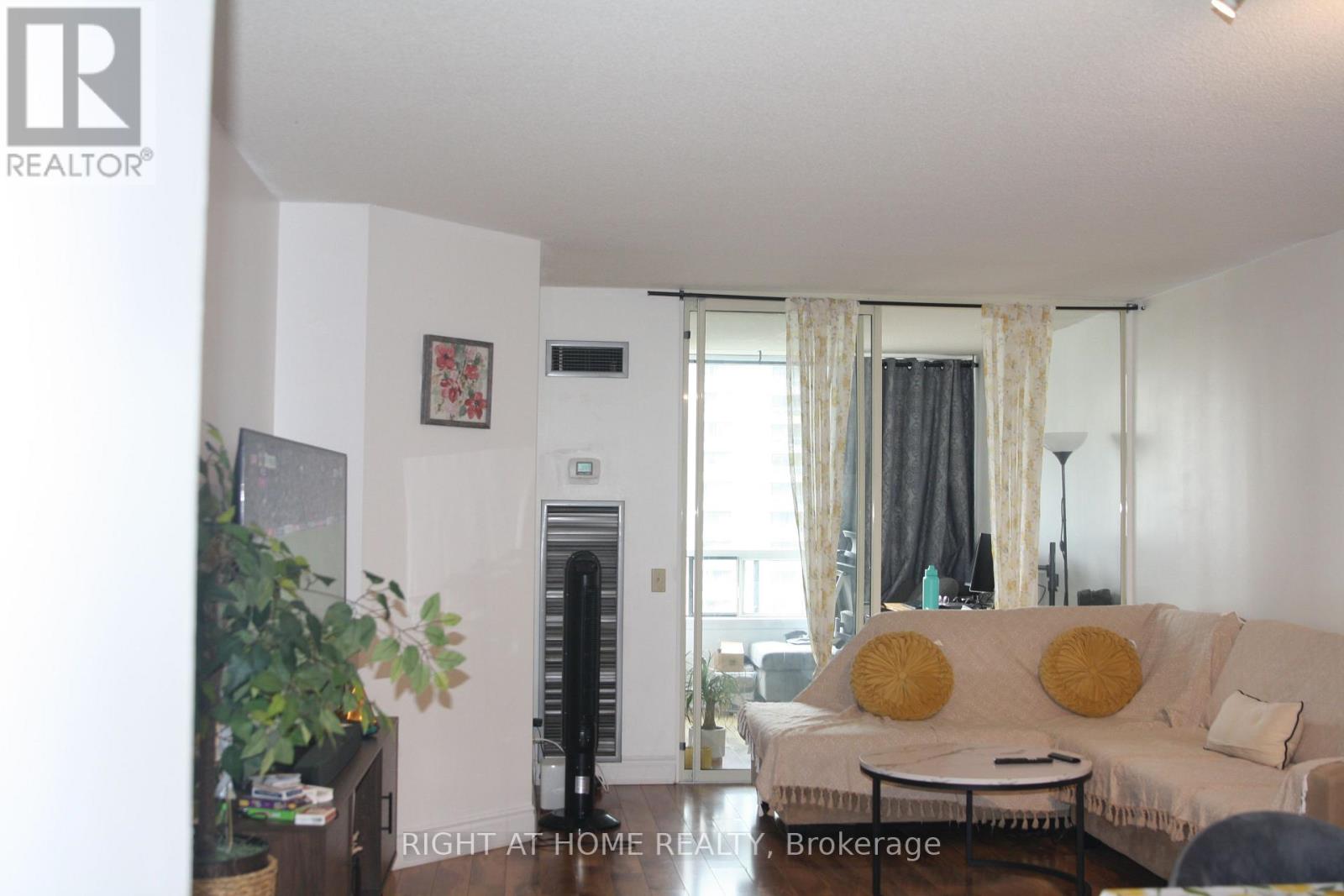 1104 - 7 BISHOP AVENUE, Toronto, Ontario