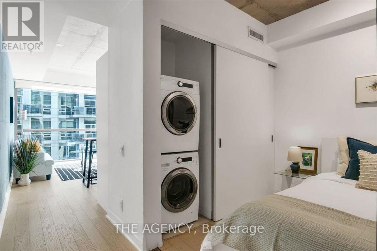 512 - 39 Brant Street, Toronto, Ontario  M5V 2L9 - Photo 17 - C12472954