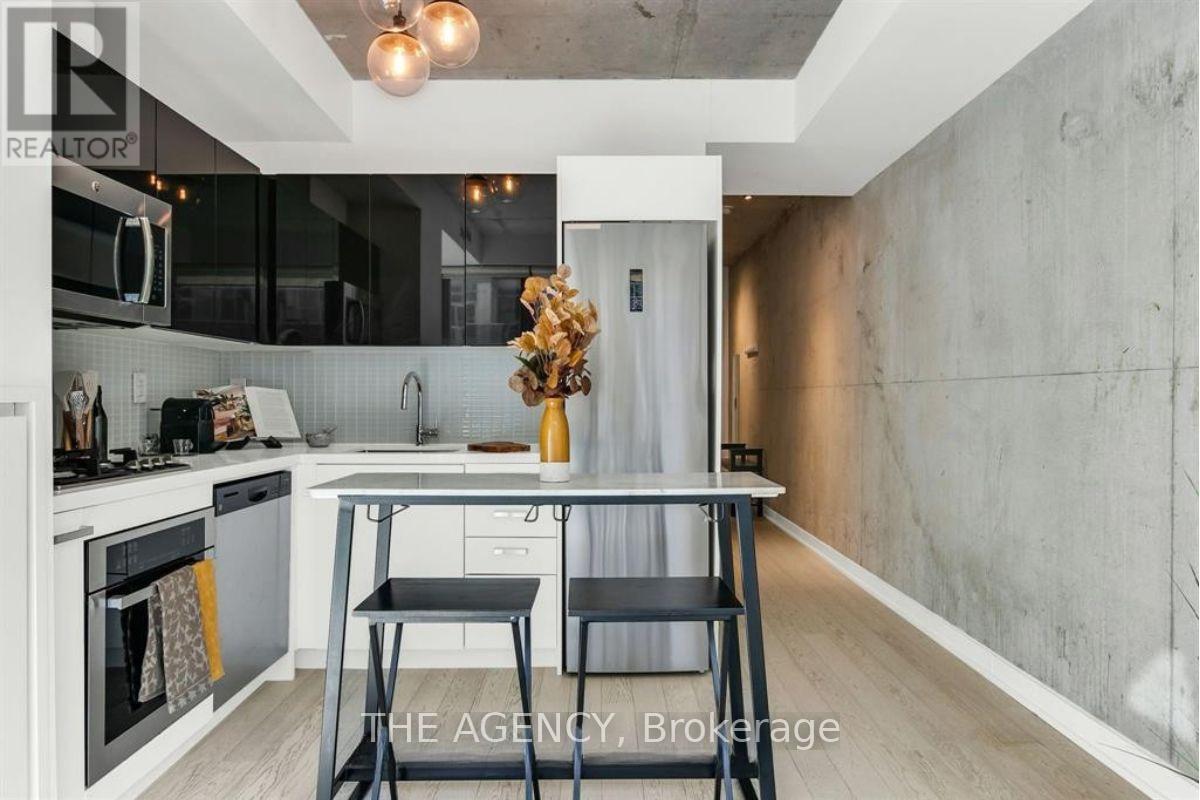 512 - 39 Brant Street, Toronto, Ontario  M5V 2L9 - Photo 6 - C12472954