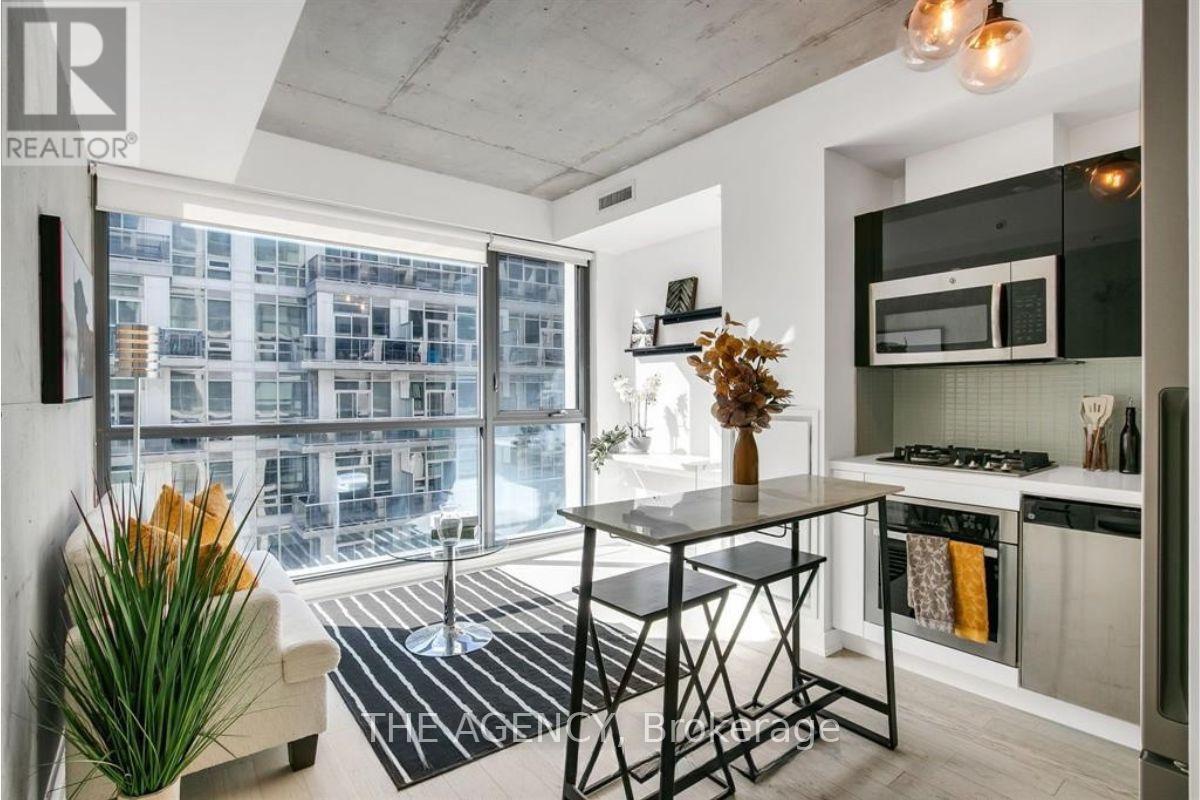 512 - 39 Brant Street, Toronto, Ontario  M5V 2L9 - Photo 7 - C12472954