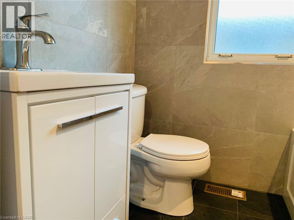 204 West 19th Street, Hamilton, Ontario  L9C 4J2 - Photo 5 - 40780441