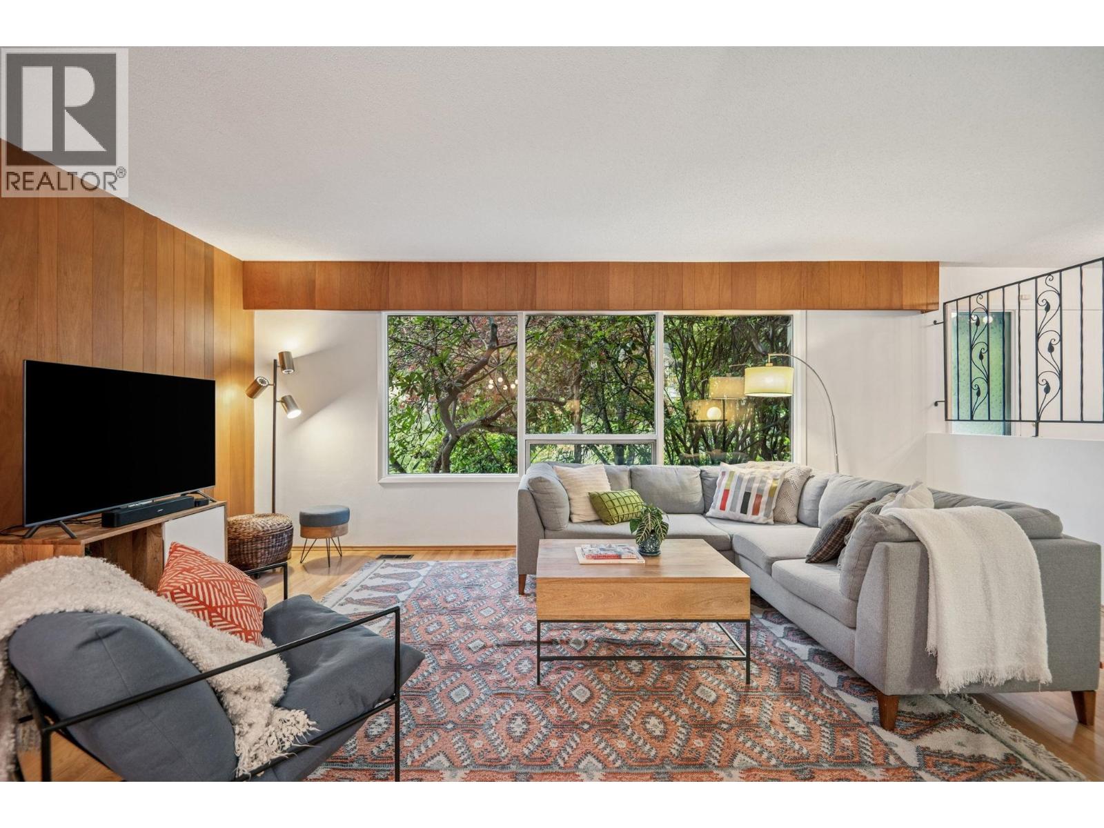 2174 HOSKINS ROAD, North Vancouver, British Columbia