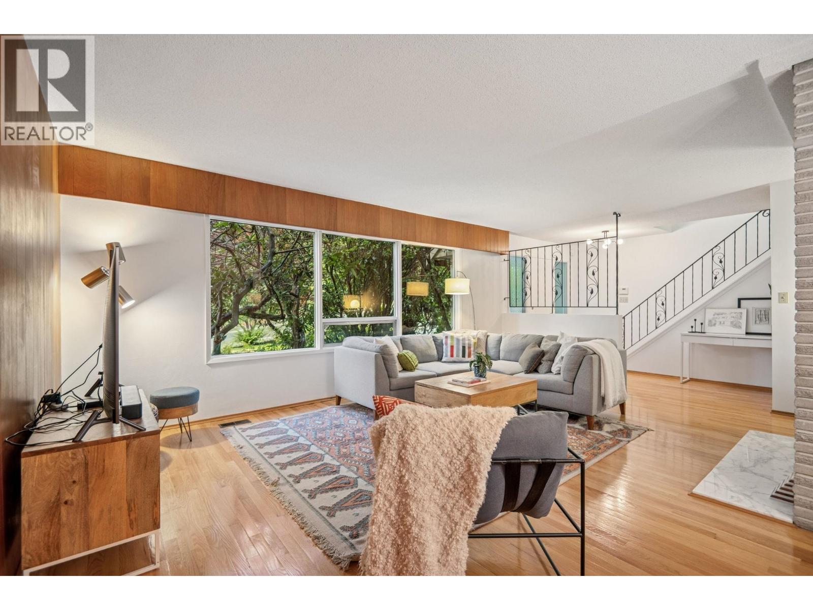 2174 Hoskins Road, North Vancouver, British Columbia  V7J 3A3 - Photo 6 - R3060134