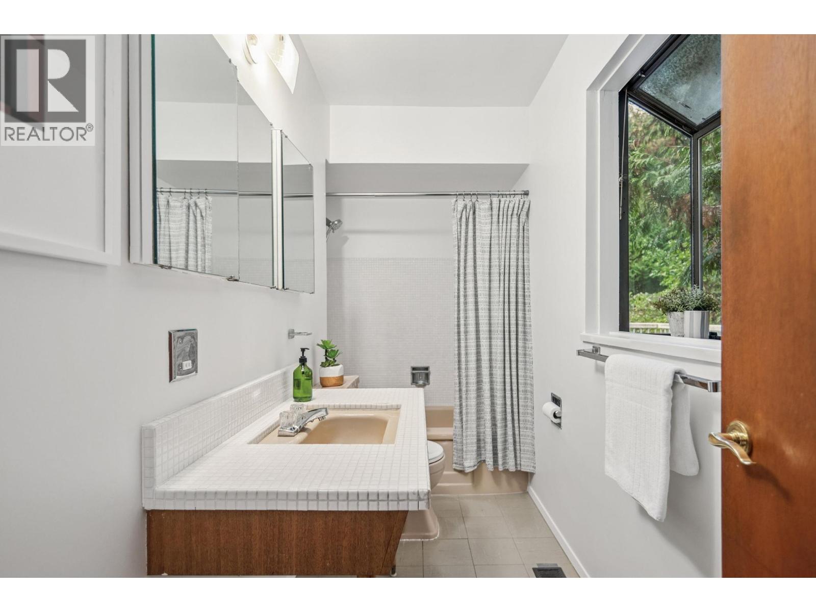 2174 Hoskins Road, North Vancouver, British Columbia  V7J 3A3 - Photo 27 - R3060134