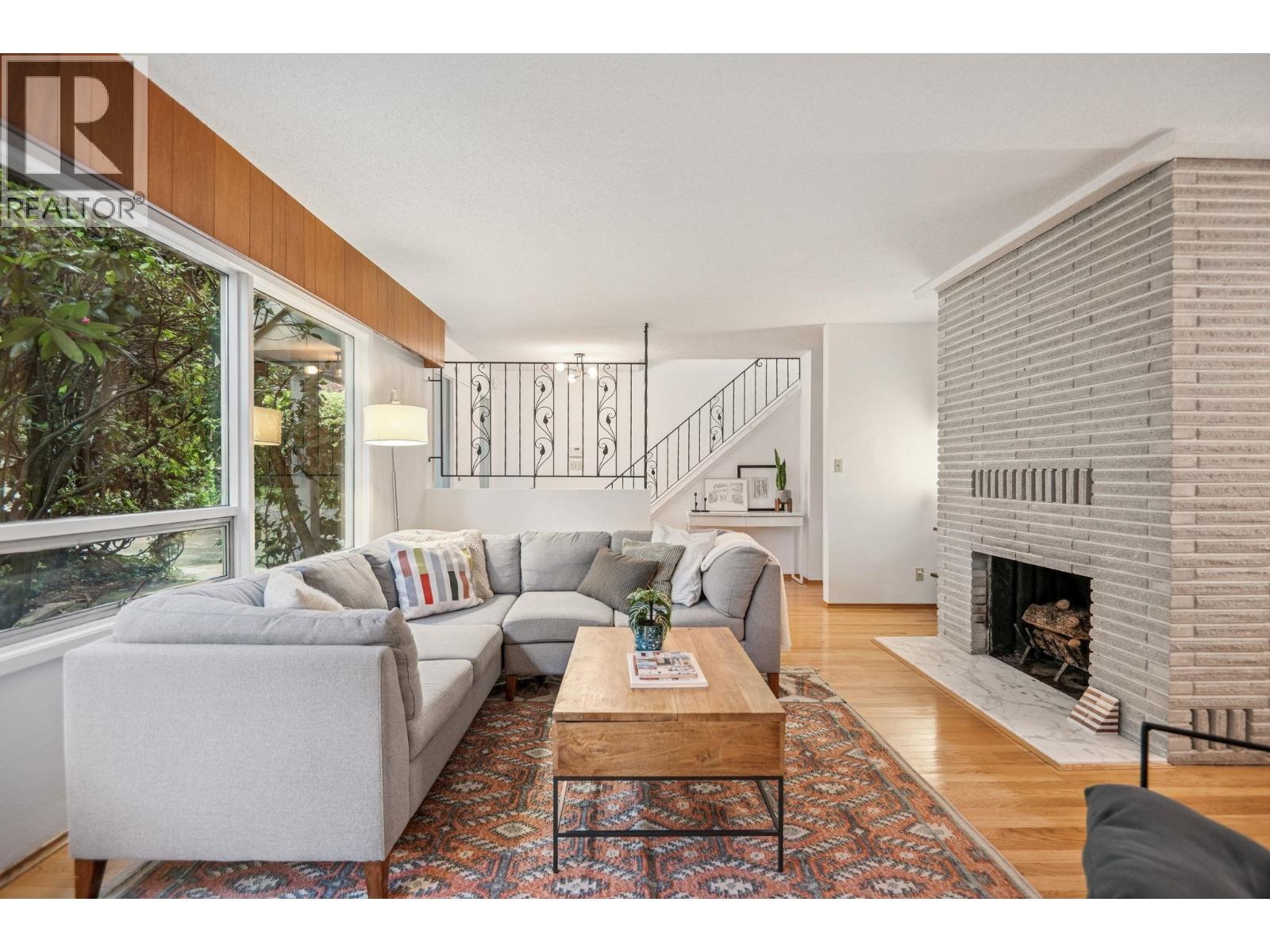 2174 Hoskins Road, North Vancouver, British Columbia  V7J 3A3 - Photo 3 - R3060134