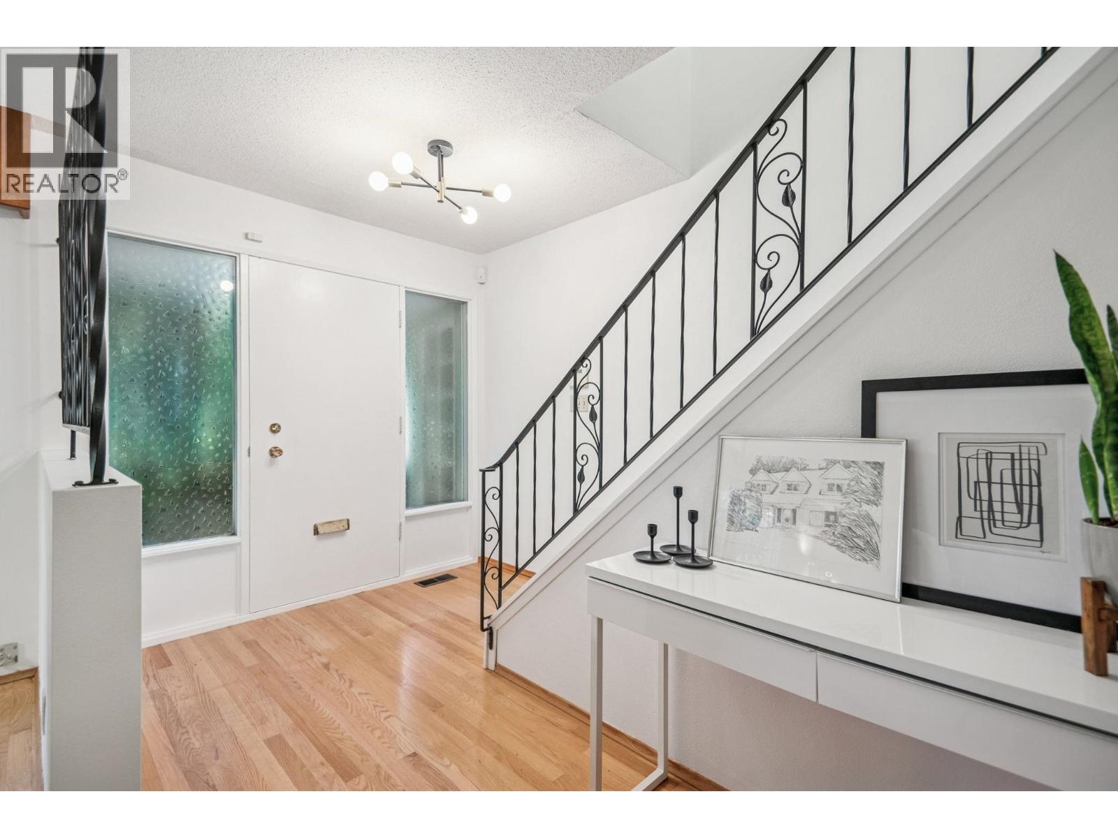2174 Hoskins Road, North Vancouver, British Columbia  V7J 3A3 - Photo 9 - R3060134