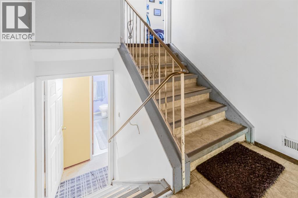 5841 66 Avenue Nw, Calgary, Alberta  T3A 2A8 - Photo 4 - A2260985