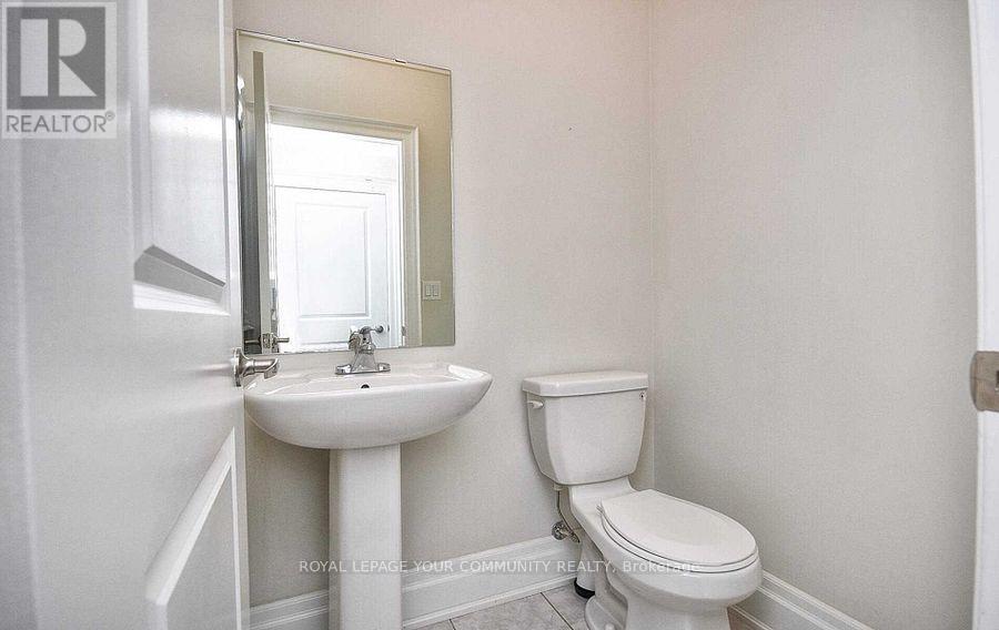 590 Sweetwater Crescent, Newmarket, Ontario  L3X 0H6 - Photo 18 - N12472962
