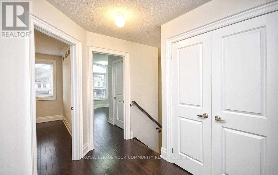 590 Sweetwater Crescent, Newmarket, Ontario  L3X 0H6 - Photo 19 - N12472962