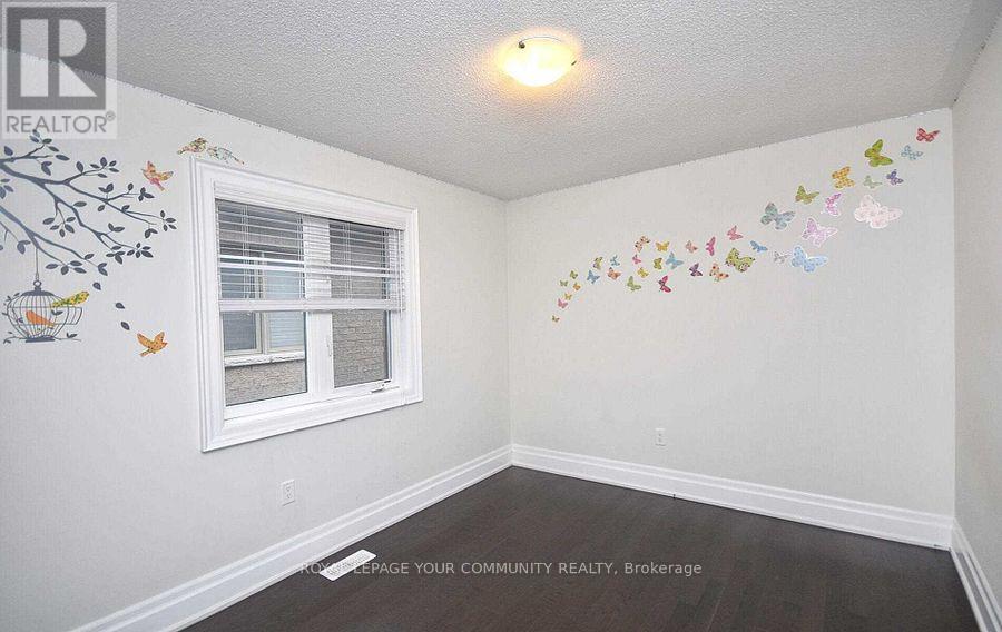590 Sweetwater Crescent, Newmarket, Ontario  L3X 0H6 - Photo 24 - N12472962