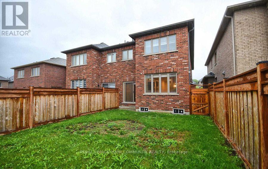 590 Sweetwater Crescent, Newmarket, Ontario  L3X 0H6 - Photo 32 - N12472962