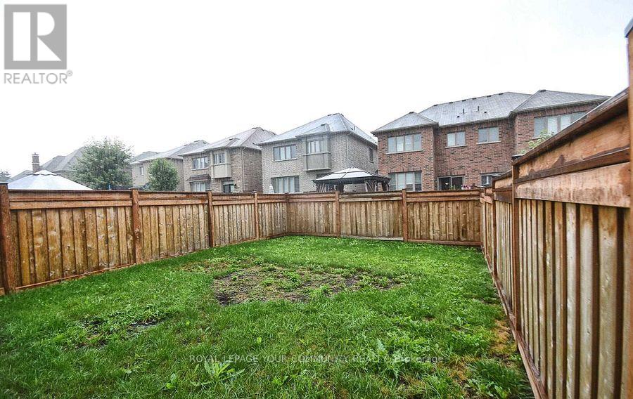 590 Sweetwater Crescent, Newmarket, Ontario  L3X 0H6 - Photo 33 - N12472962