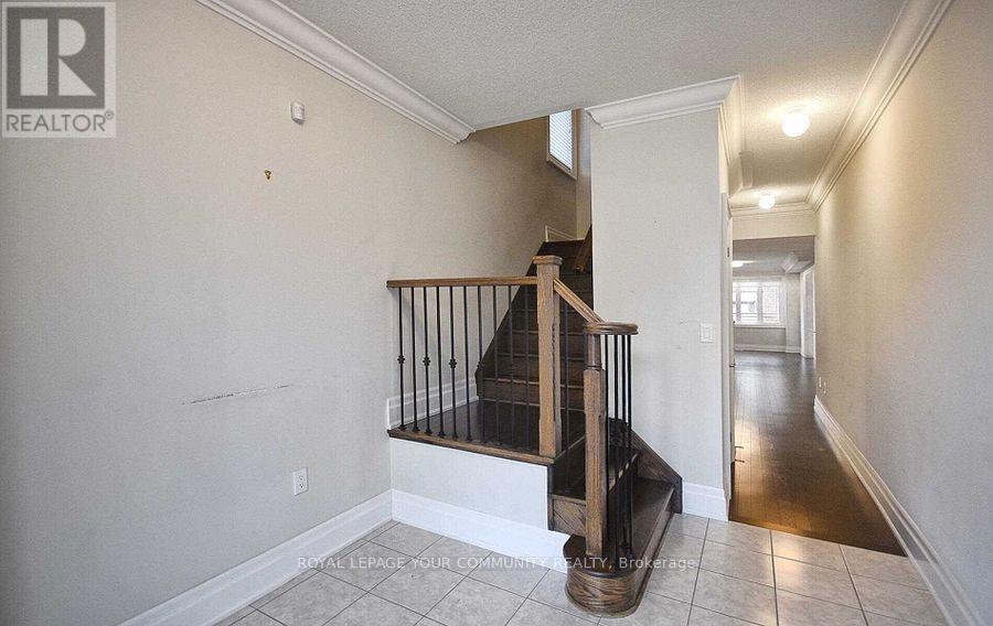 590 Sweetwater Crescent, Newmarket, Ontario  L3X 0H6 - Photo 5 - N12472962