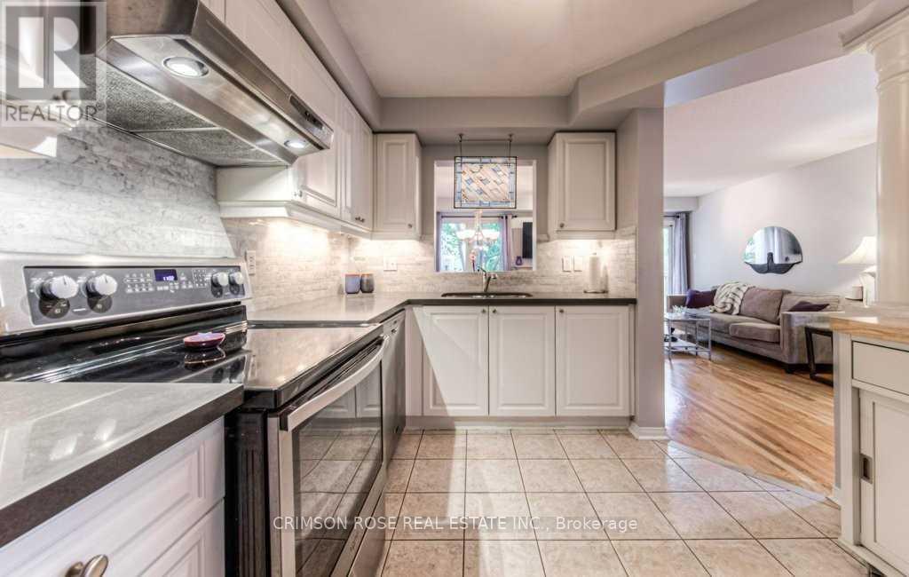 2096 Glenhampton Road, Oakville, Ontario  L6M 3X1 - Photo 9 - W12472964