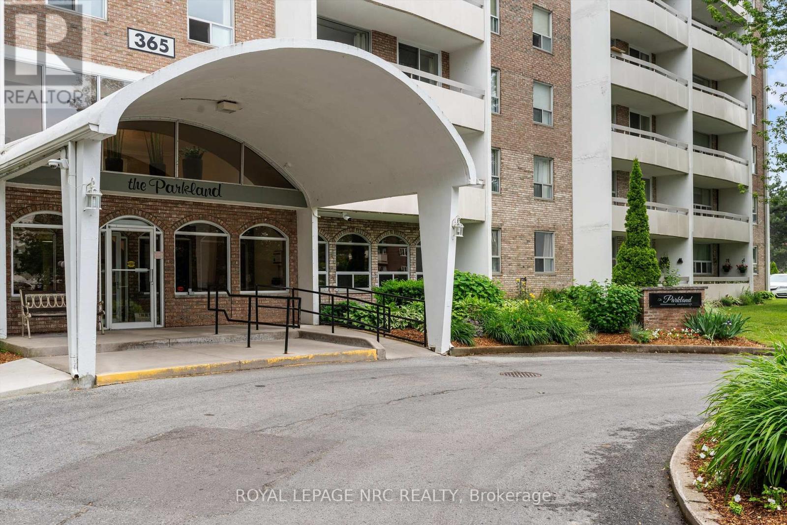 401 - 365 Geneva Street, St. Catharines, Ontario  L2N 5S7 - Photo 3 - X12472970