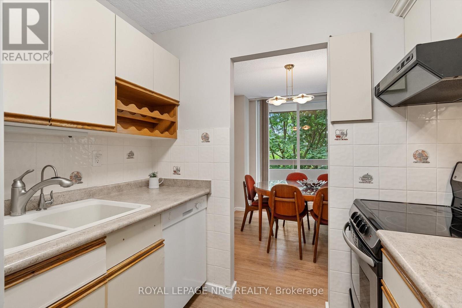 401 - 365 Geneva Street, St. Catharines, Ontario  L2N 5S7 - Photo 6 - X12472970