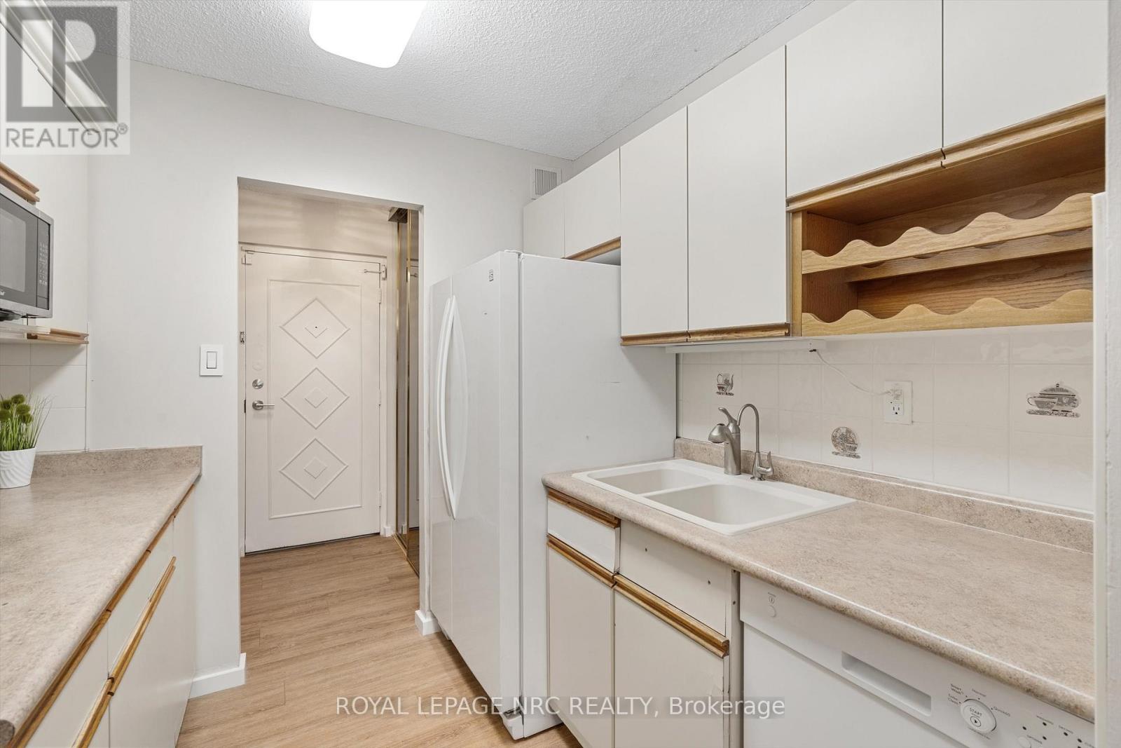 401 - 365 Geneva Street, St. Catharines, Ontario  L2N 5S7 - Photo 7 - X12472970