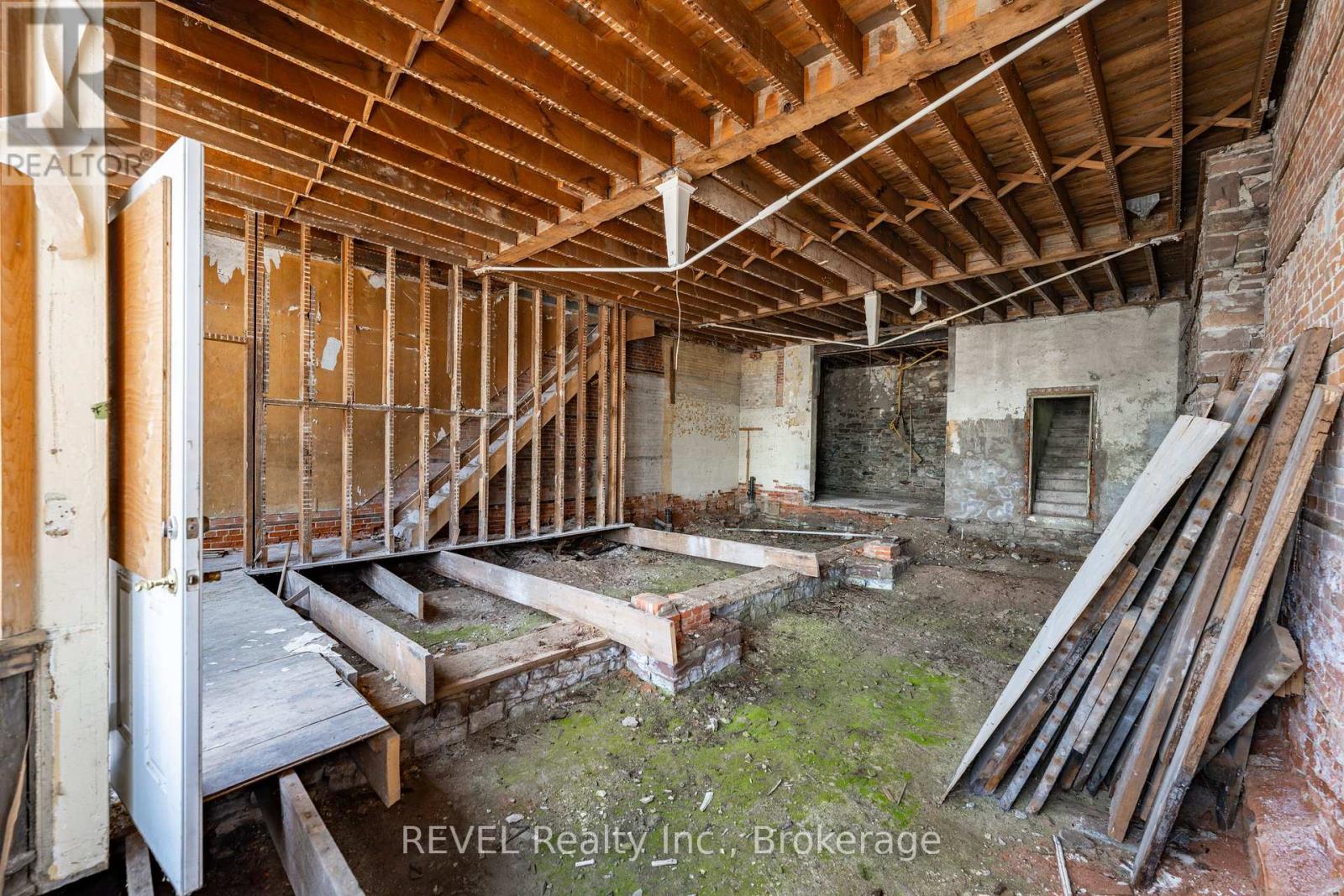 14 Lakeport Road, St. Catharines, Ontario  L2N 4P5 - Photo 17 - X12472975