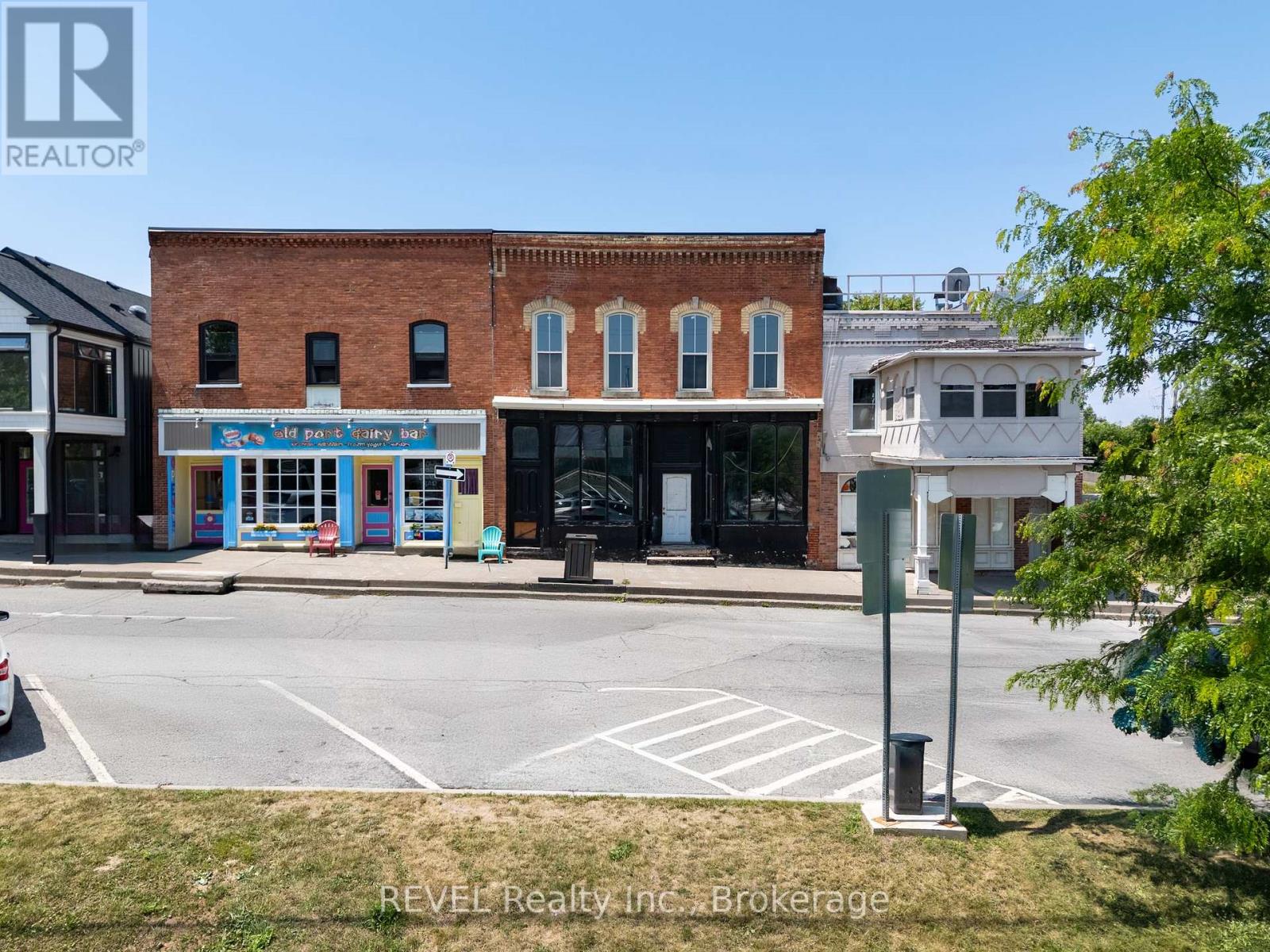 14 Lakeport Road, St. Catharines, Ontario  L2N 4P5 - Photo 2 - X12472975