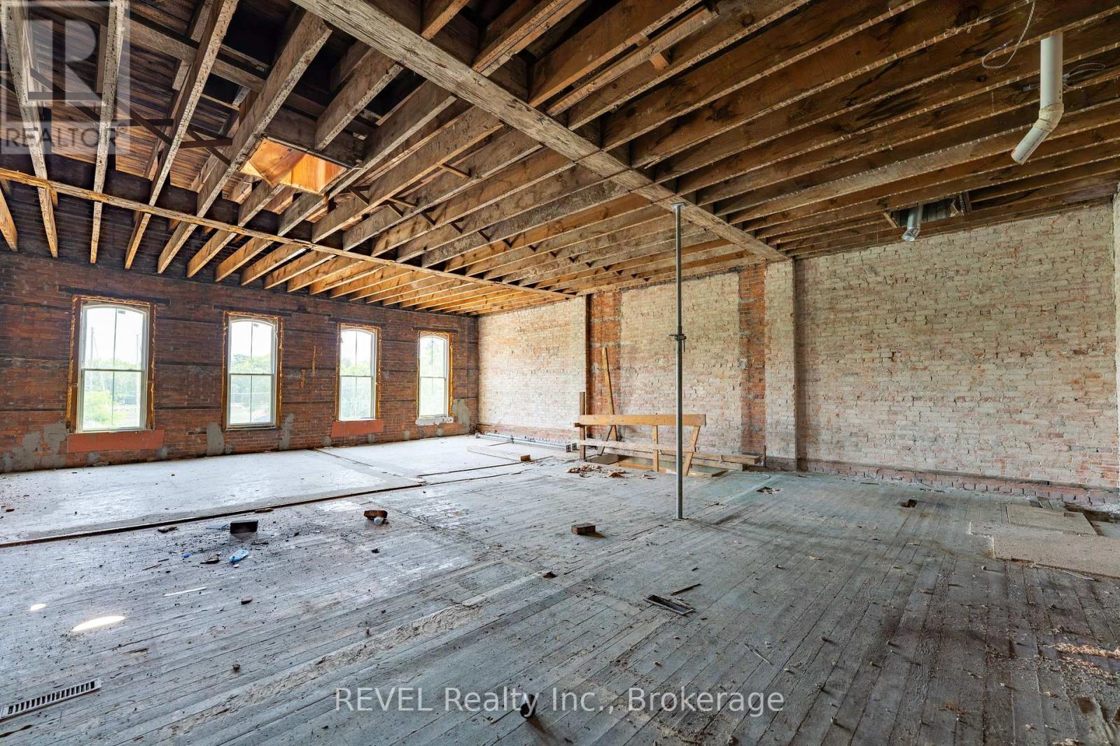 14 Lakeport Road, St. Catharines, Ontario  L2N 4P5 - Photo 22 - X12472975