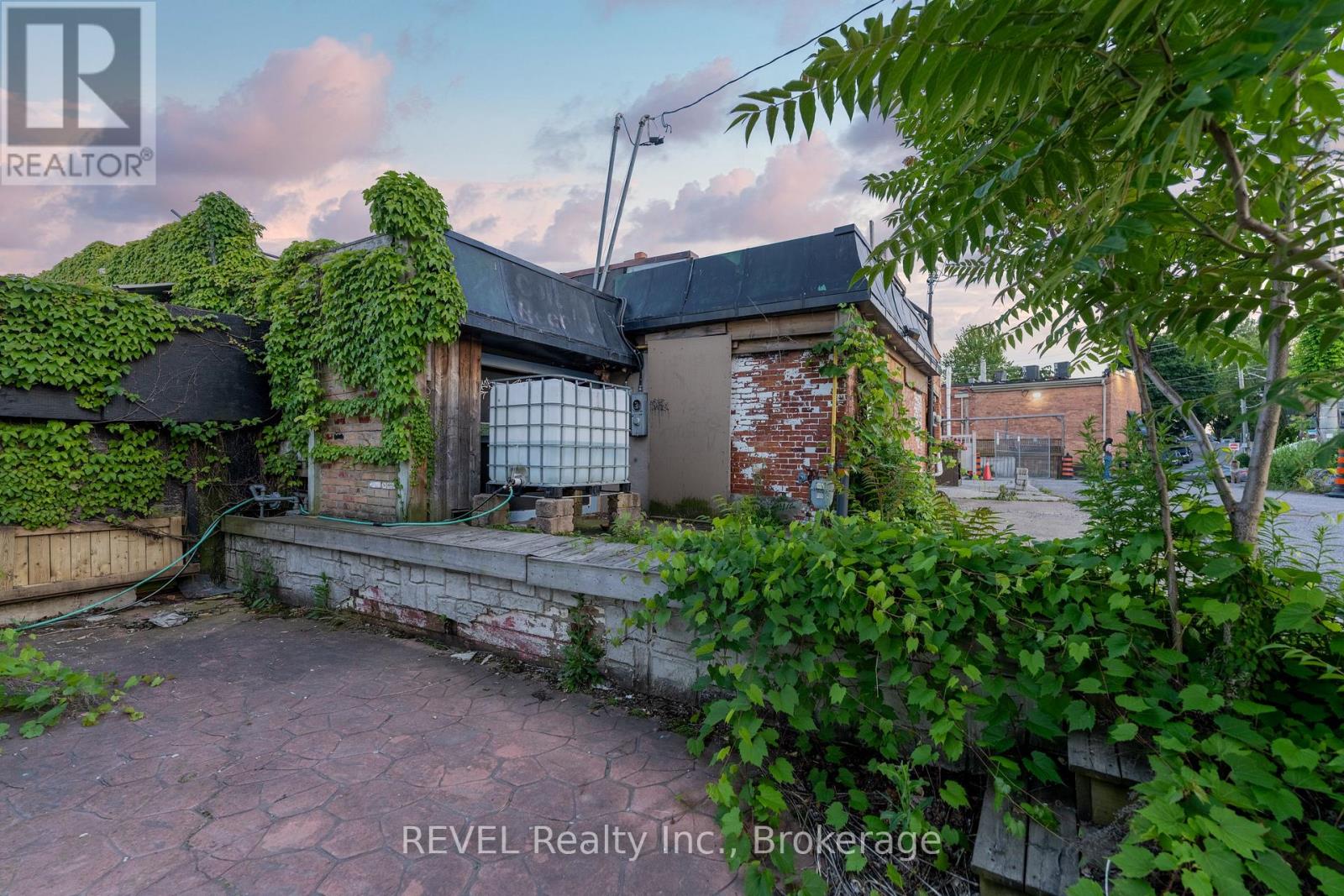 14 Lakeport Road, St. Catharines, Ontario  L2N 4P5 - Photo 30 - X12472975