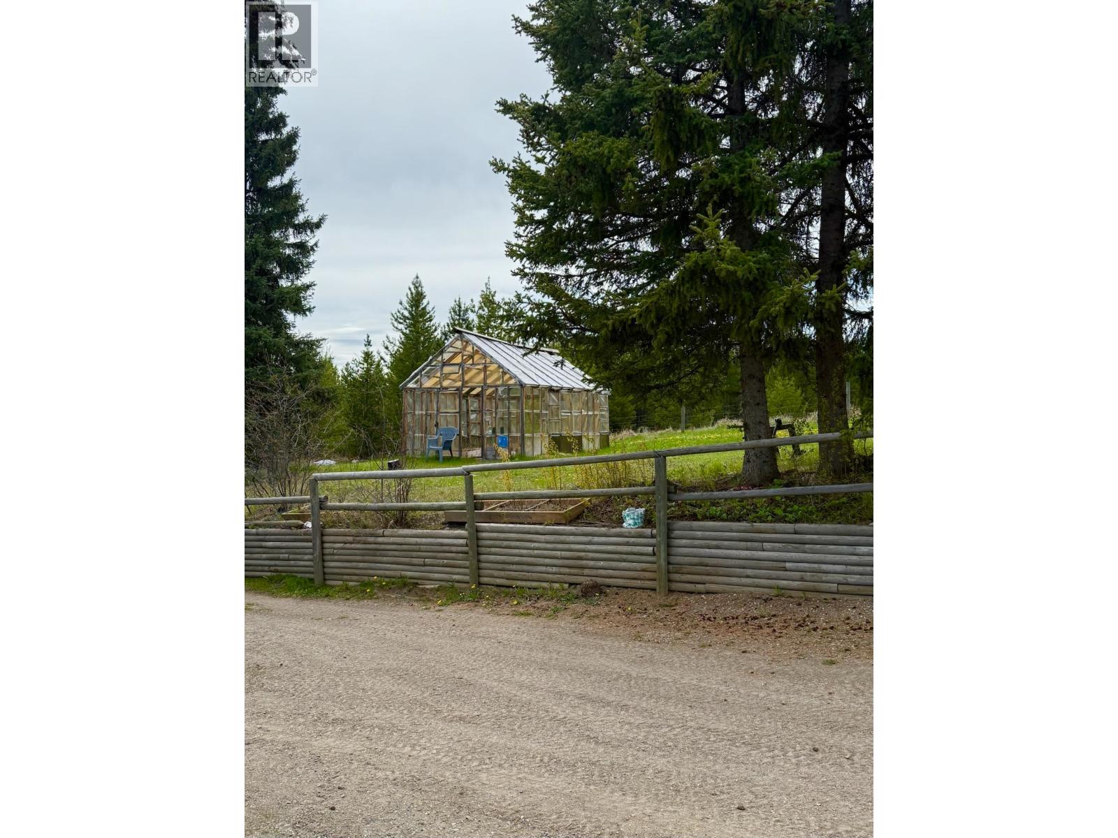 4050 Spokin Lake Road, 150 Mile House, British Columbia  V0K 2G0 - Photo 11 - R3060249