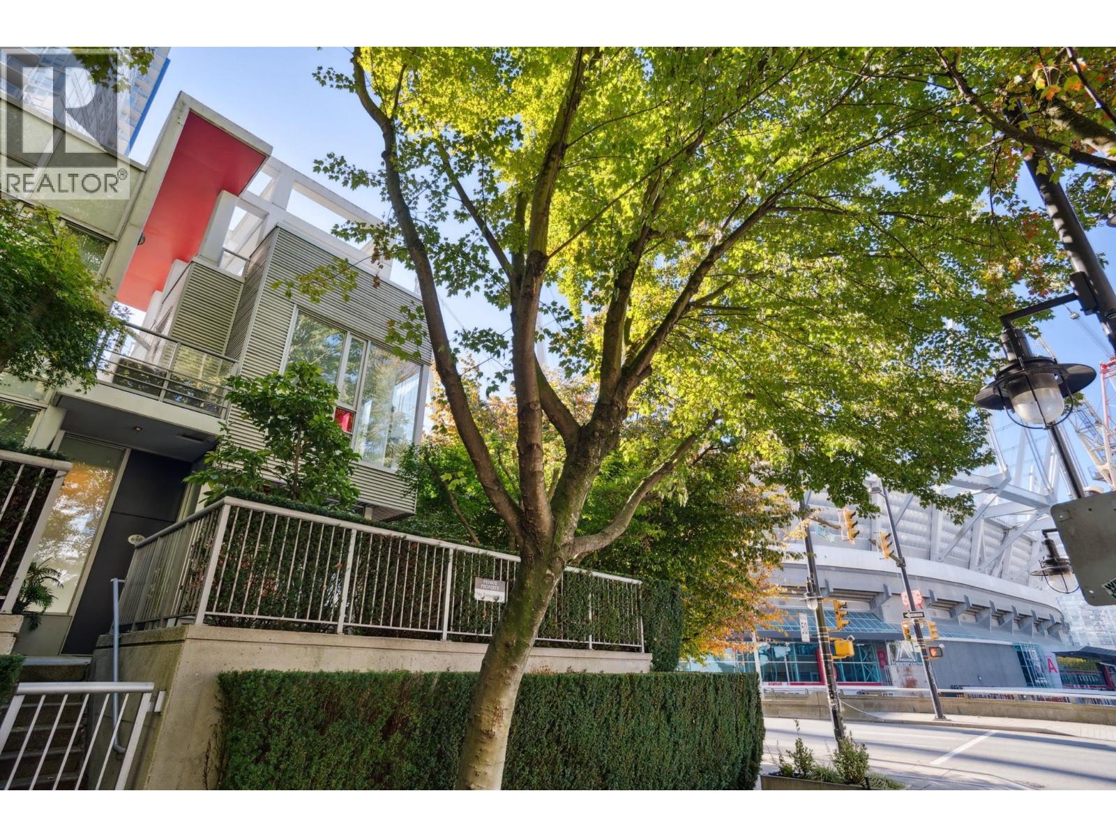 698 Citadel Parade, Vancouver, British Columbia V6B 1W8 - Photo 3 - R3058994