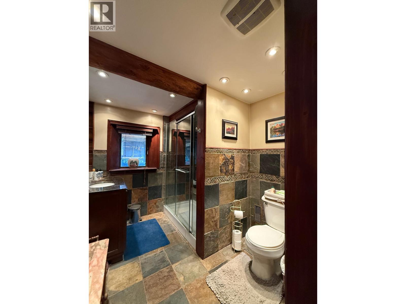 4050 Spokin Lake Road, 150 Mile House, British Columbia  V0K 2G0 - Photo 18 - R3060249