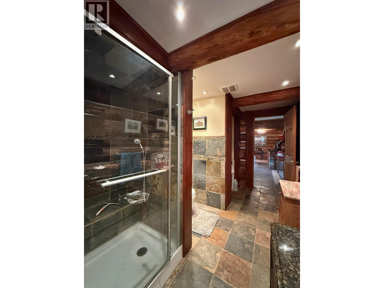 4050 Spokin Lake Road, 150 Mile House, British Columbia  V0K 2G0 - Photo 19 - R3060249