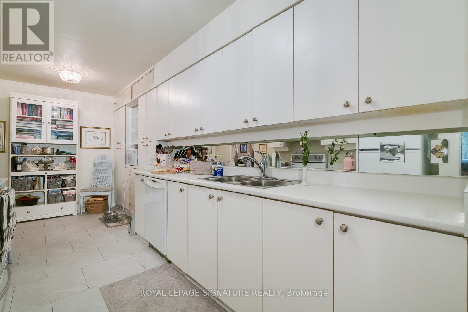 504 - 260 Heath Street W, Toronto, Ontario  M5P 3L6 - Photo 3 - C12472969
