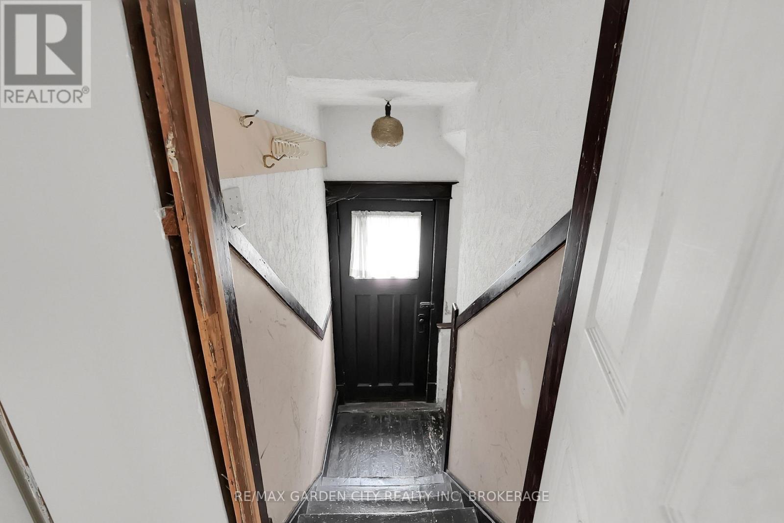 111 Lowell Avenue, St. Catharines, Ontario  L2R 2E3 - Photo 13 - X12472985