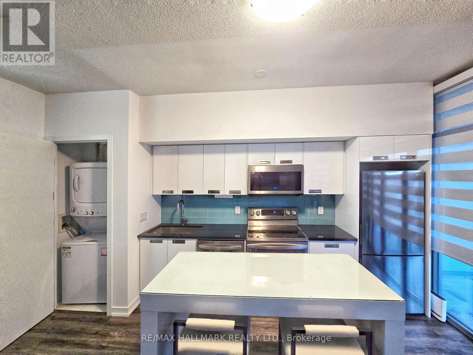 1412 - 33 Charles St Street E, Toronto, Ontario  M4Y 0A2 - Photo 2 - C12472996