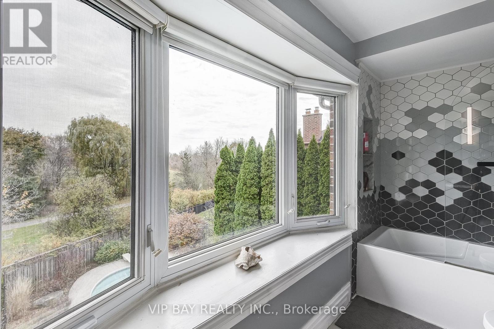 40 Dawnridge Trail, Brampton, Ontario  L6Z 2A1 - Photo 19 - W12472990