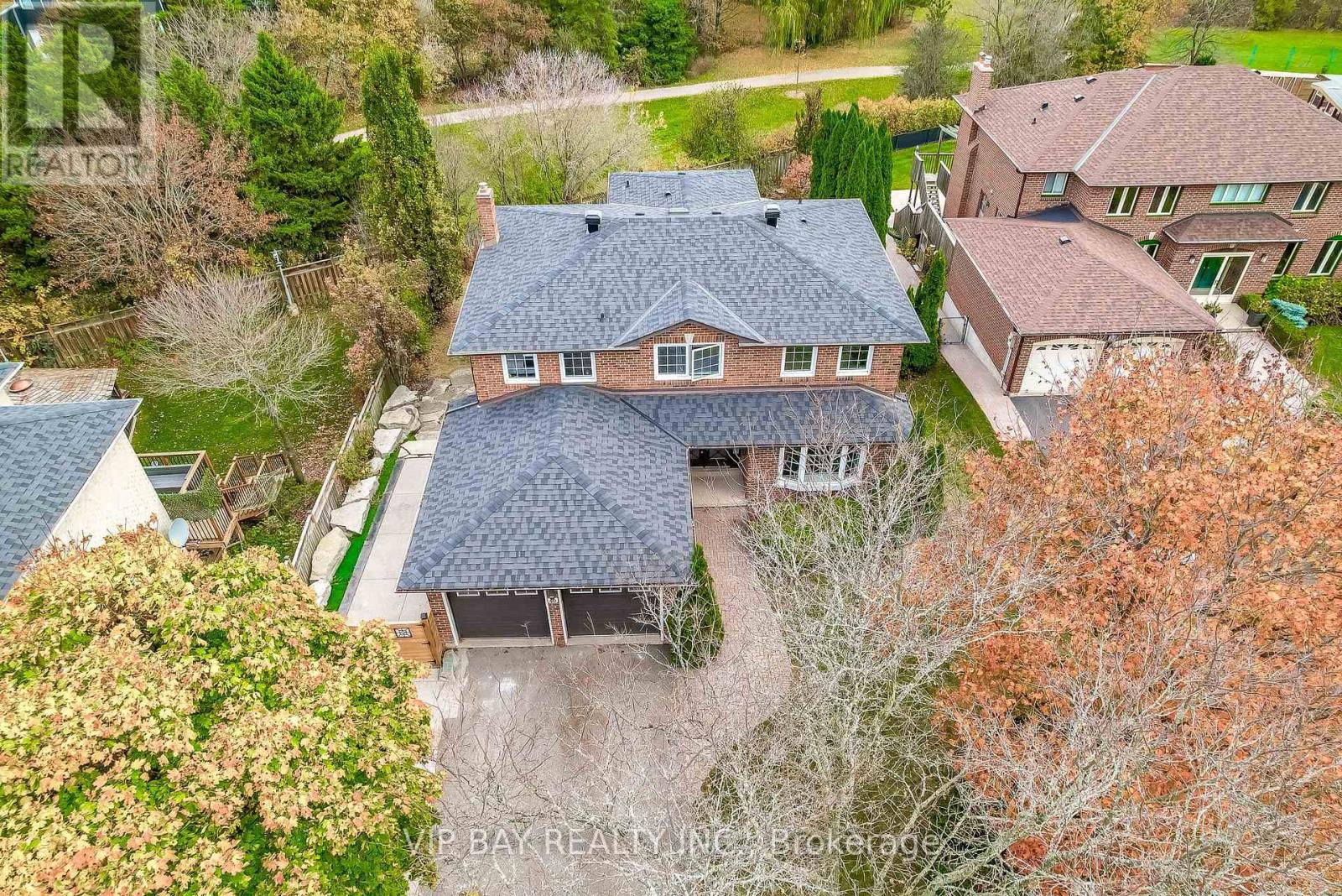 40 Dawnridge Trail, Brampton, Ontario  L6Z 2A1 - Photo 2 - W12472990