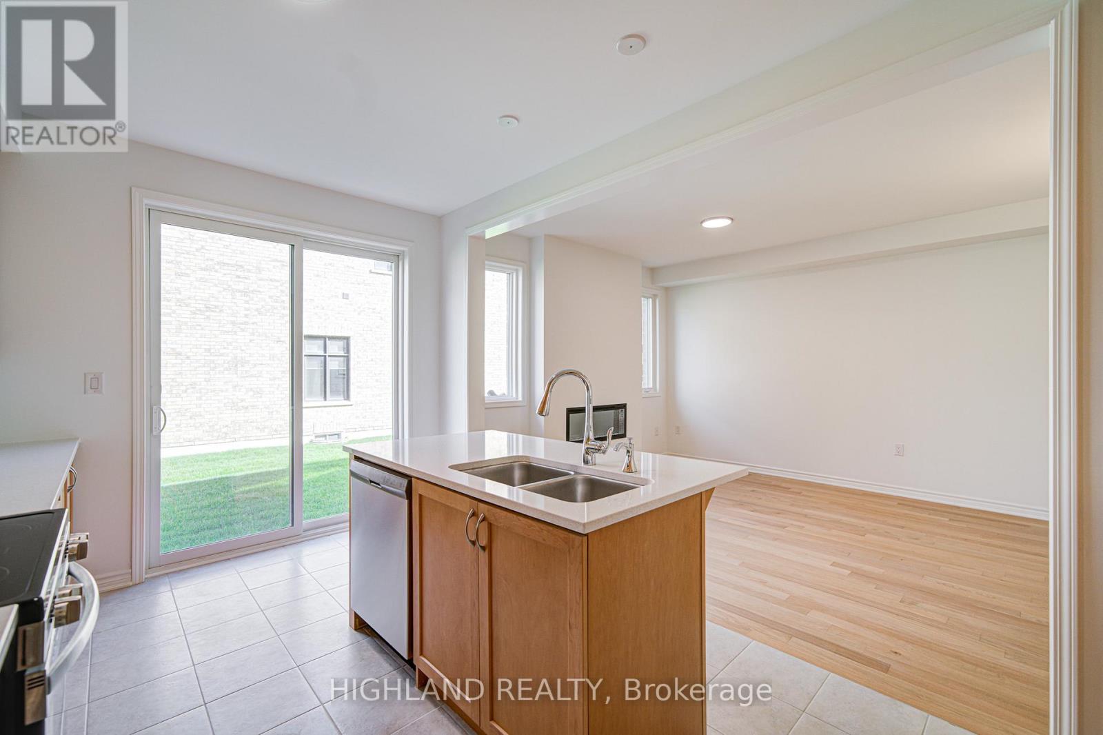 3149 Meadowridge Drive, Oakville, Ontario  L6H 7Z7 - Photo 12 - W12472994