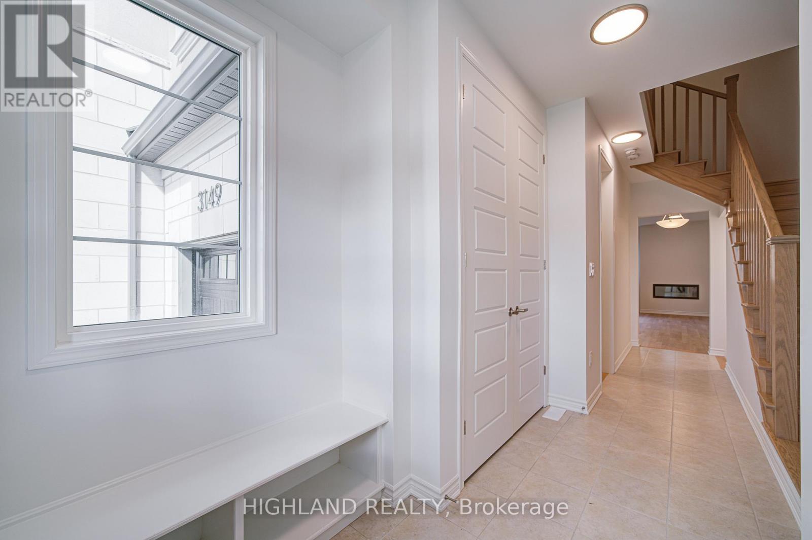 3149 Meadowridge Drive, Oakville, Ontario  L6H 7Z7 - Photo 2 - W12472994