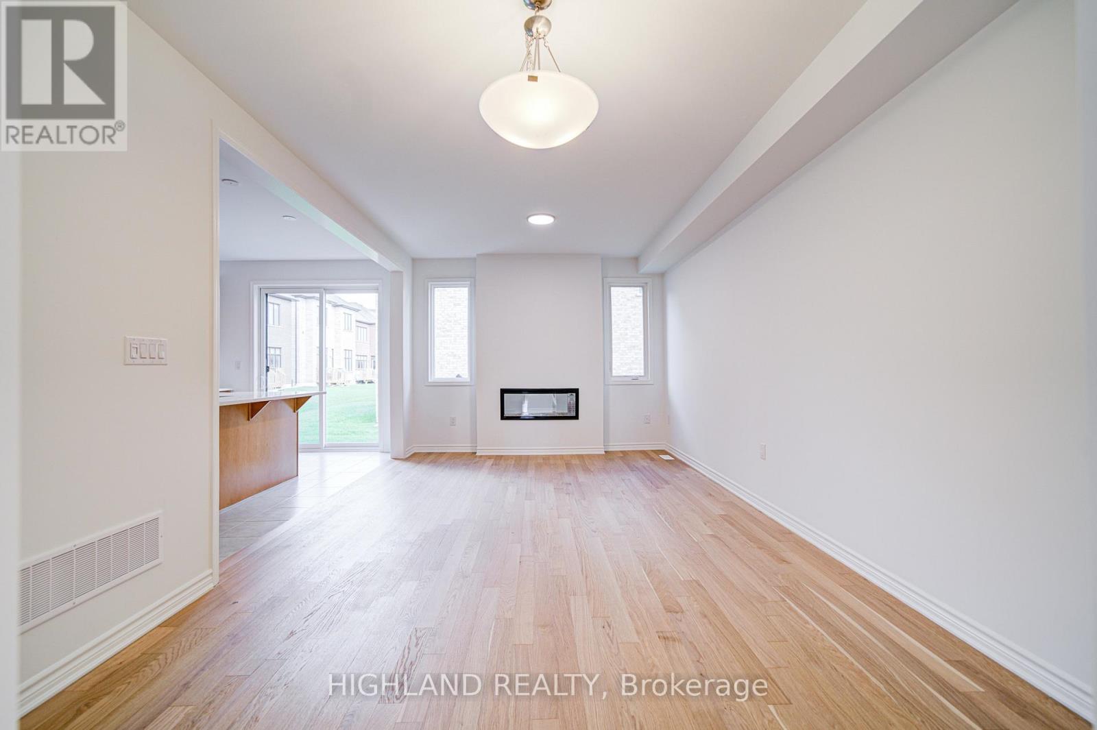 3149 Meadowridge Drive, Oakville, Ontario  L6H 7Z7 - Photo 4 - W12472994
