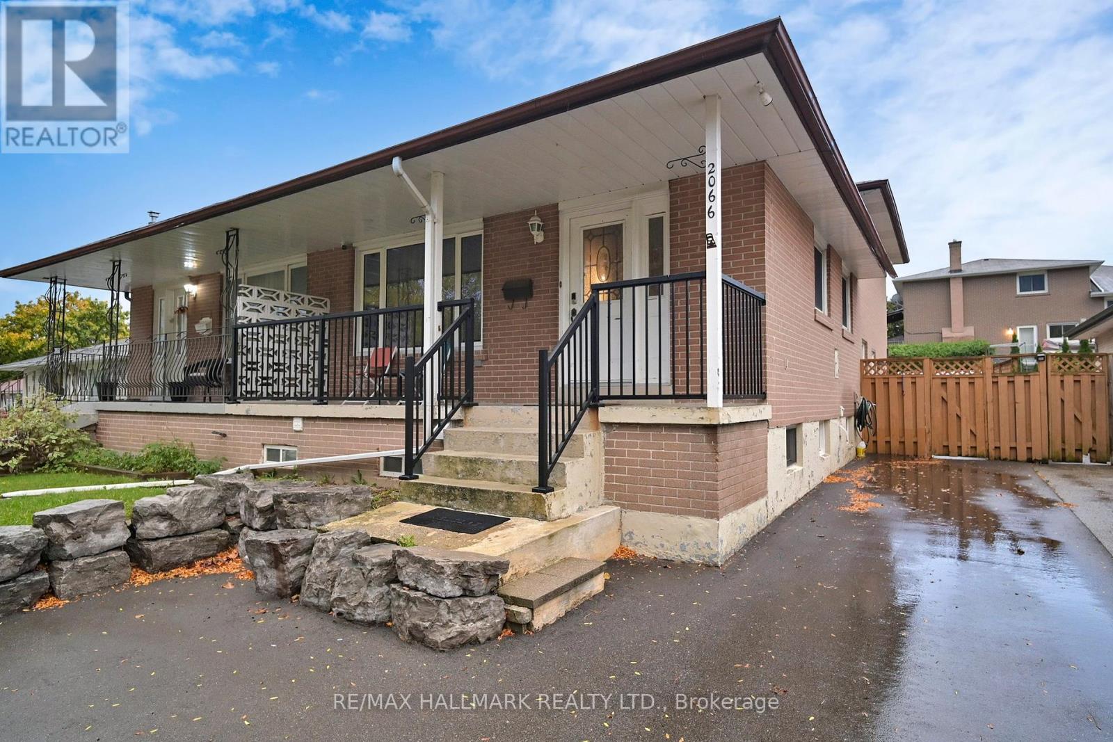 2066 Fontwell Crescent, Mississauga (Clarkson), Ontario  L5J 2G7 - Photo 4 - W12472999