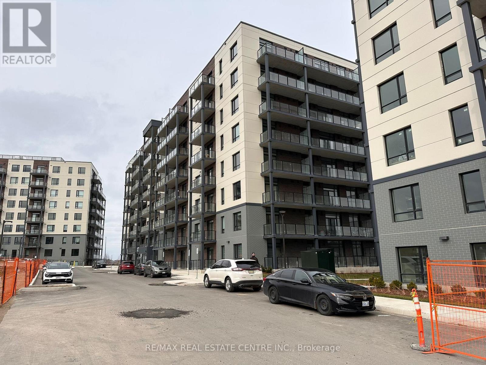 101 - 181 Elmira Road, Guelph, Ontario  N1K 1R2 - Photo 2 - X12473002