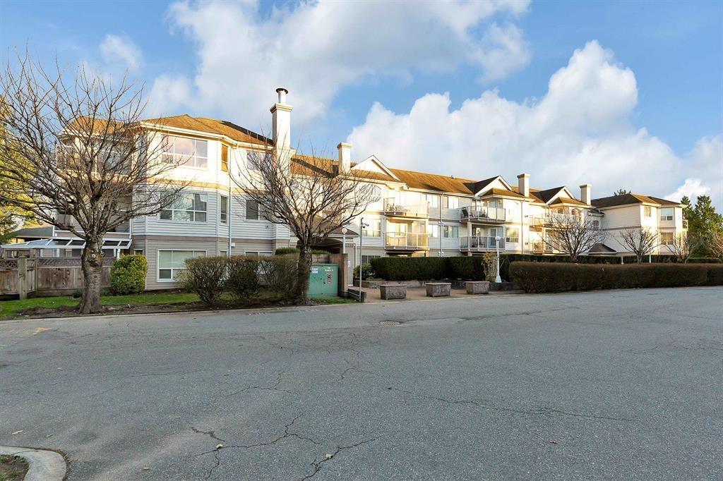 312 12769 72 AVENUE, surrey, British Columbia