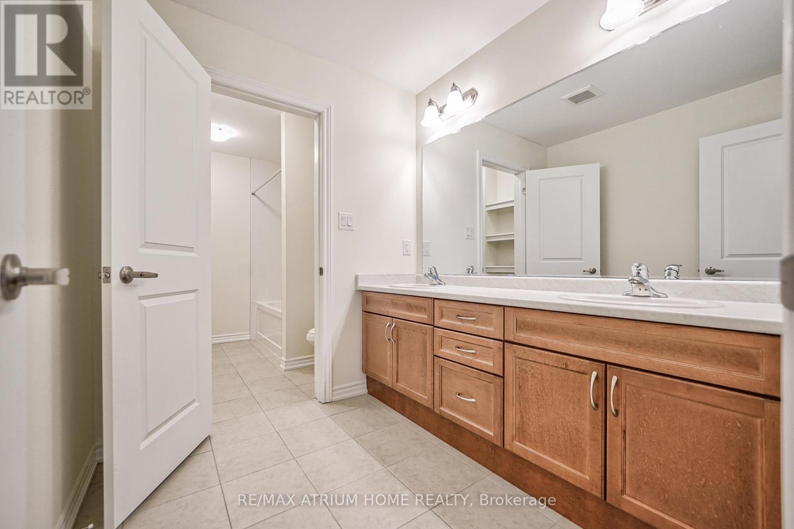 4 Thomas Frisby Jr. Crescent, Markham, Ontario  L6C 3L1 - Photo 35 - N12473016