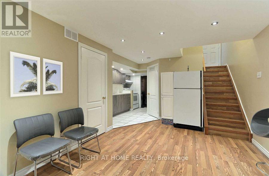 3428 Fountain Park Avenue, Mississauga, Ontario  L5M 7E3 - Photo 2 - W12473018